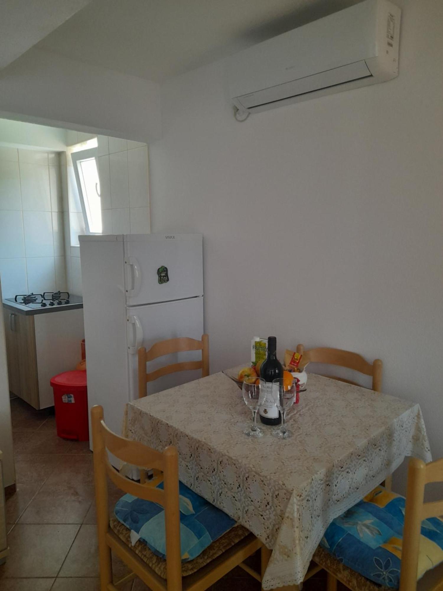Apartments Kovacevic Petrovac Bilik gambar