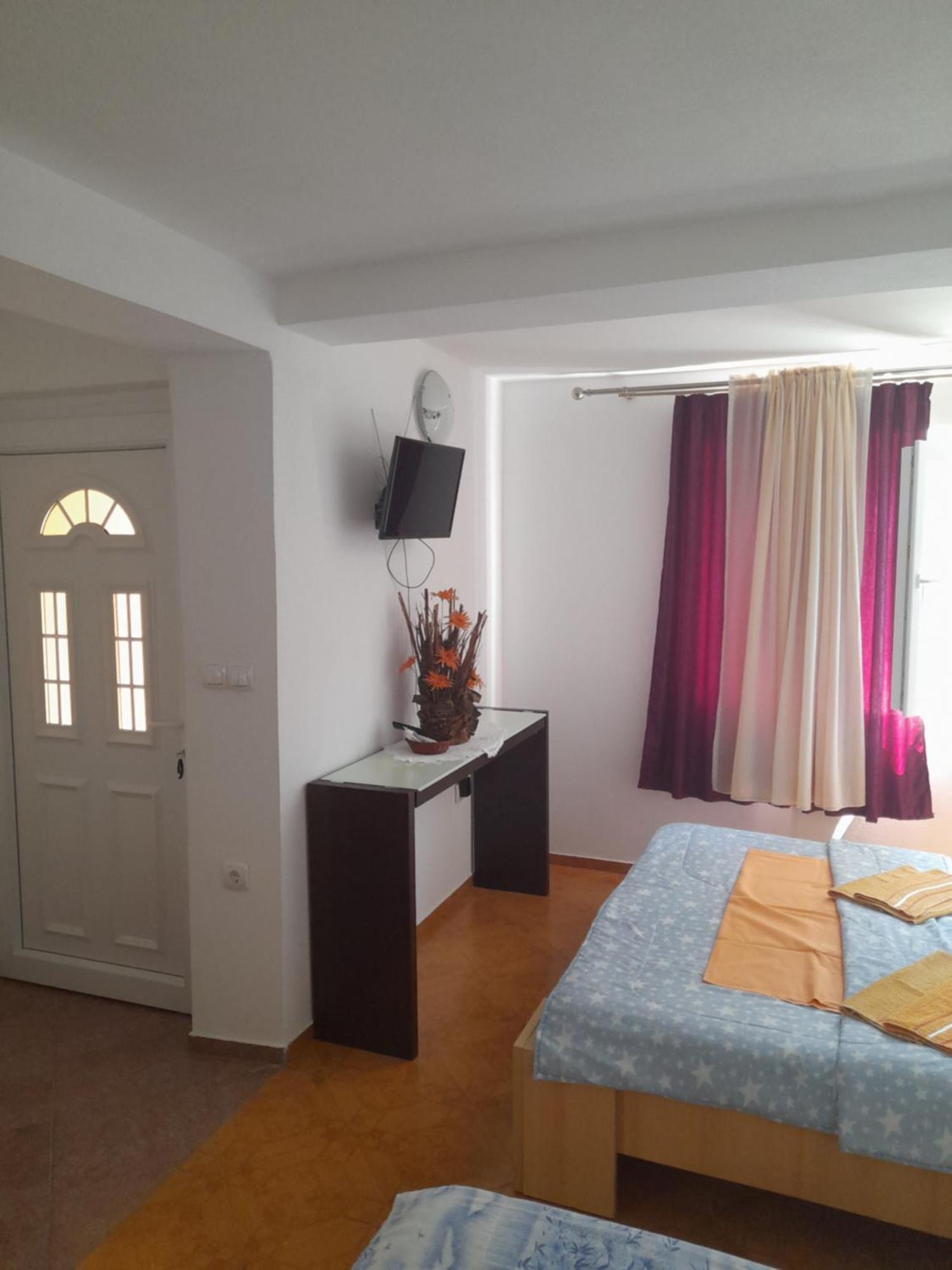 Apartments Kovacevic Petrovac Bilik gambar