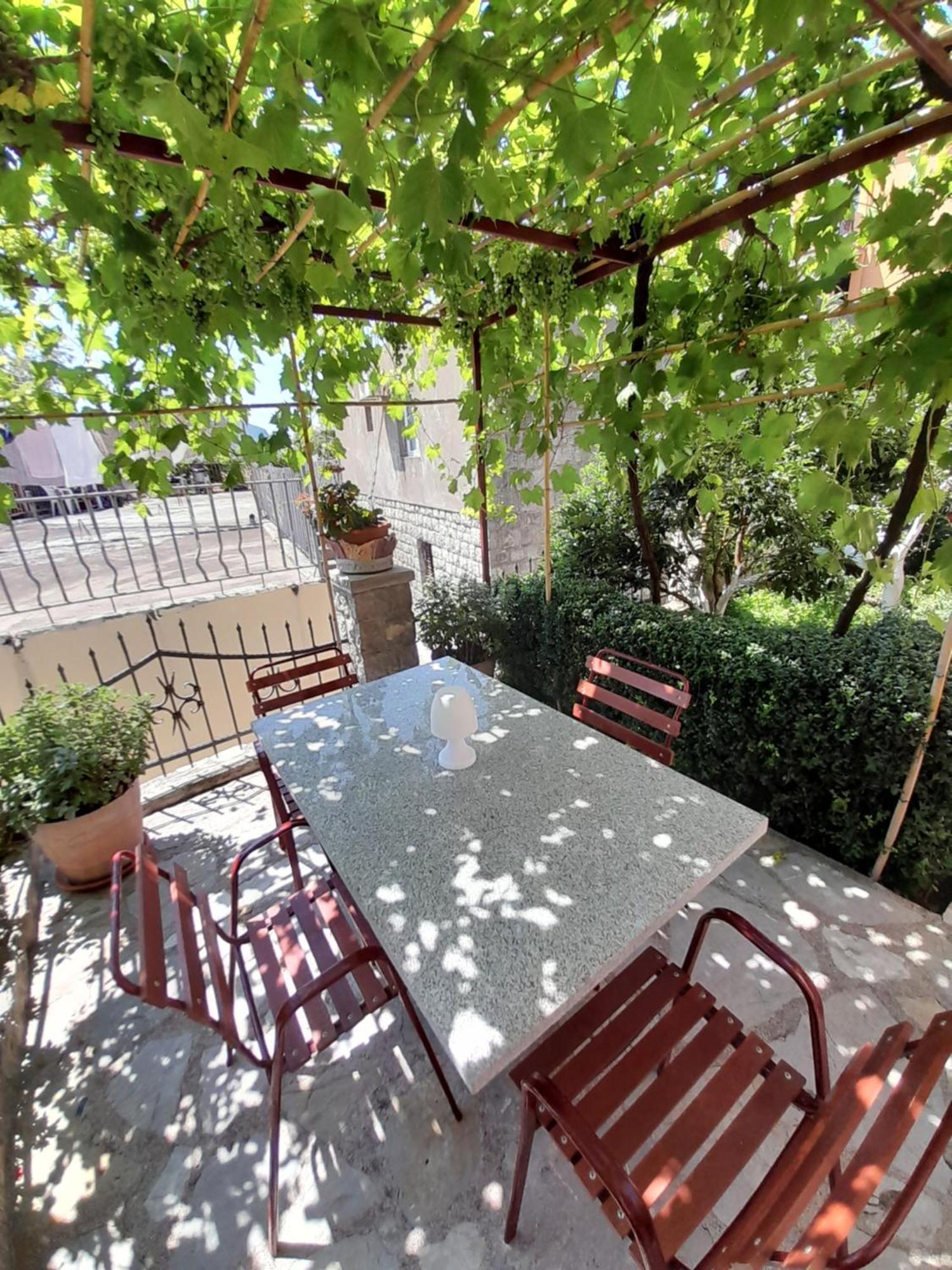 Apartments Kovacevic Petrovac Bilik gambar